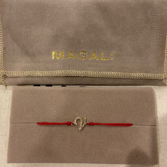 Magali String of Love Diamond Initial Letter V
Bracelet,75% Reduced - Picture 3 of 6